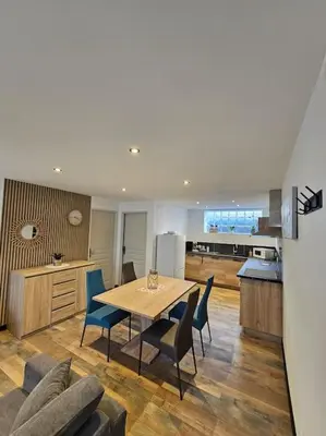 Cuisine ou kitchenette dans l'établissement appartement cosy à seloncourt