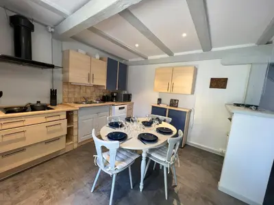 Cuisine ou kitchenette dans l'établissement Maison chez Léa - grand gîte familial calme parking terrasse