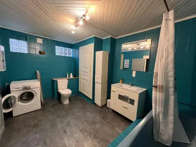 Salle de bains dans l'établissement Maison chez Léa - grand gîte familial calme parking terrasse