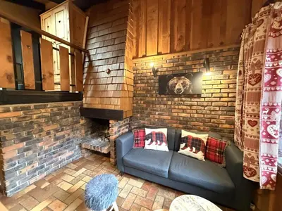 Coin salon dans l'établissement LA POMME DE PIN 1 Appartement avec terrasse