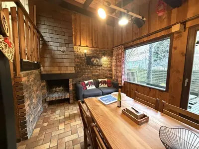 Coin salon dans l'établissement LA POMME DE PIN 1 Appartement avec terrasse