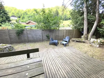Jardin de l'établissement LA POMME DE PIN 1 Appartement avec terrasse