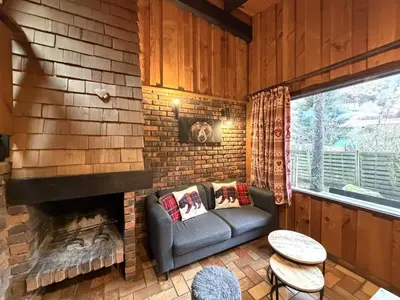 Coin salon dans l'établissement LA POMME DE PIN 1 Appartement avec terrasse