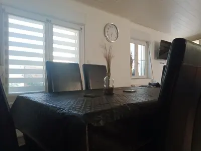 Télévision ou salle de divertissement dans l'établissement Le petit Berger