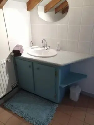 Salle de bains dans l'établissement Chambres d'hôtes Hébergement F.Mathieu