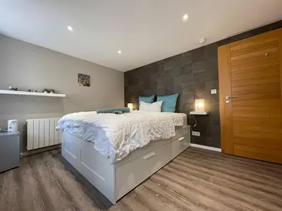 Un ou plusieurs lits dans un hébergement de l'établissement La Tanière de l'Ours - L'Alcôve de l'Ours - Chambre cosy 2 pers