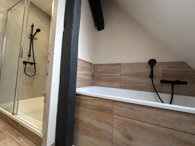 Salle de bains dans l'établissement B'm Gretel - Duplex 4 pers - Vue Cathédrale - Centre Historique
