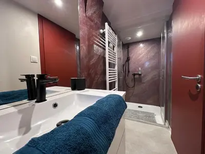 Salle de bains dans l'établissement B'm Yerri - Centre ville - vue Cathédrale