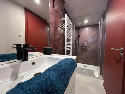 Salle de bains dans l'établissement B'm Yerri - Centre ville - vue Cathédrale