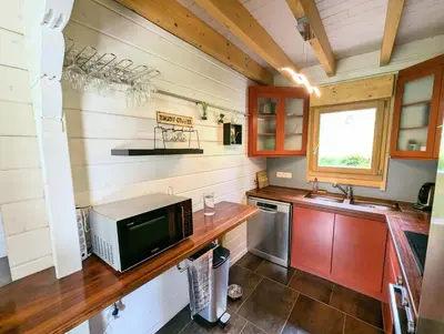 Cuisine ou kitchenette dans l'établissement Chalet Sauna jacuzzi 6 personnes