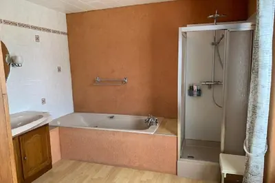 Salle de bains dans l'établissement ALSACE GITE 5 PERSONNES - 3 CHAMBRES - 2 SDB