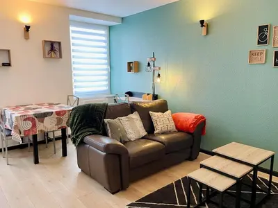 Coin salon dans l'établissement Joli appartement avec parking