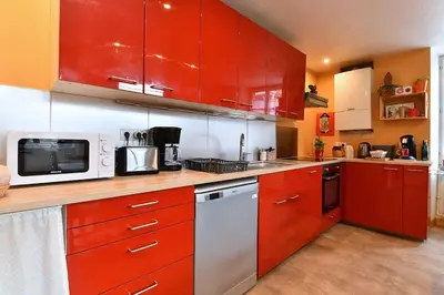 Cuisine ou kitchenette dans l'établissement Gite spacieux et chaleureux 8p, route des vins