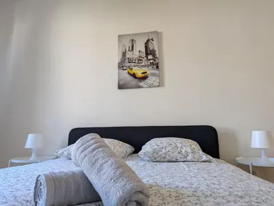 Un ou plusieurs lits dans un hébergement de l'établissement Le Mirage - appartement 2 chambres, salon, cuisine équipée, parking et wifi gratuit