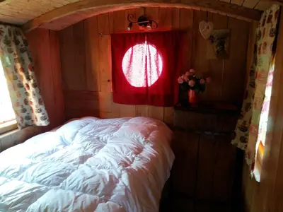 Un ou plusieurs lits dans un hébergement de l'établissement ROULOTTE DU PERE NOEL
