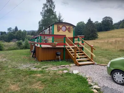 Aire de jeux pour enfants de l'établissement ROULOTTE DU PERE NOEL