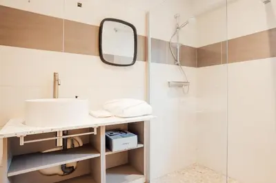 Salle de bains dans l'établissement Moho Mountain Home, les animaux fantastiques