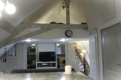 Télévision ou salle de divertissement dans l'établissement DUPLEX SPACIEUX TOUT CONFORT
