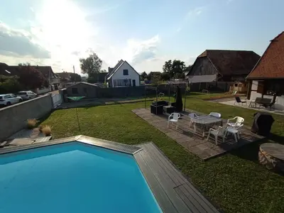 Piscine de l'établissement Gîte Chez l'Oncle Paul ou située à proximité
