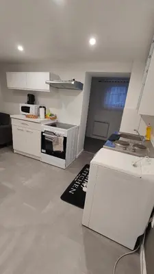 Cuisine ou kitchenette dans l'établissement Bel appartement F2 entièrement rénové