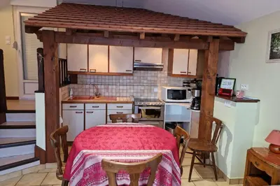 Cuisine ou kitchenette dans l'établissement Au Petit Petonfaing
