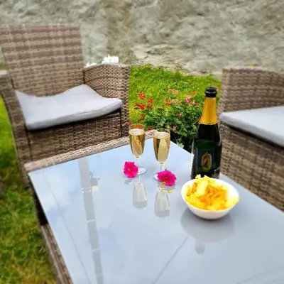 Boissons dans l'établissement Gîte Bleuet, petit LOFT 2 à 6 personnes, avec salle de jeux et SPA dans la résidence