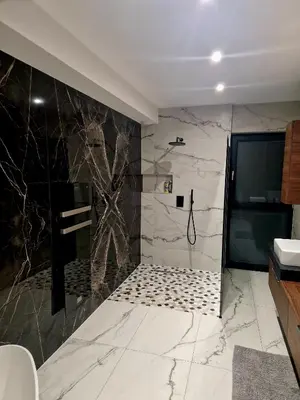 Salle de bains dans l'établissement Maison plain-pied pour 8 personnes