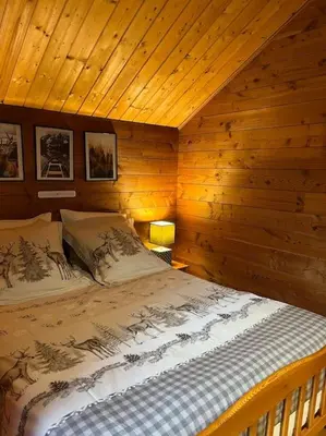 Un ou plusieurs lits dans un hébergement de l'établissement Chalet 3 étoiles à Gérardmer.