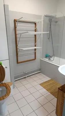Salle de bains dans l'établissement L'étoile d'argent, centre-ville