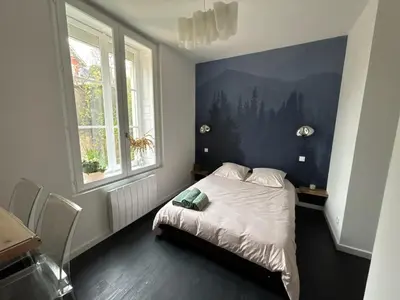 Un ou plusieurs lits dans un hébergement de l'établissement Chambre privée Au pied des Vosges entrée et terrasse privatives, proche gare et centre-ville