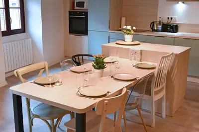 Cuisine ou kitchenette dans l'établissement Grand gîte dans maison alsacienne historique