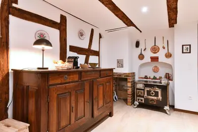 Cuisine ou kitchenette dans l'établissement Grand gîte dans maison alsacienne historique