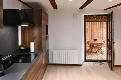 Télévision ou salle de divertissement dans l'établissement Grand gîte dans maison alsacienne historique
