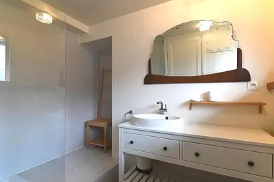 Salle de bains dans l'établissement Villa P'tite Noisette - charmante maison vue montagne