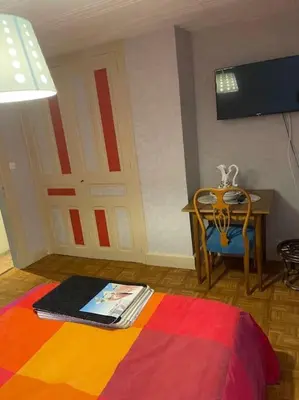 Télévision ou salle de divertissement dans l'établissement chambre proche Gerardmer