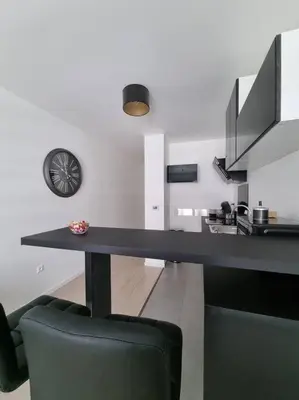 Cuisine ou kitchenette dans l'établissement Le city F2 centre-ville