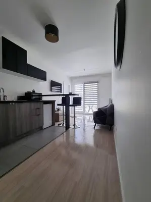Cuisine ou kitchenette dans l'établissement Le city F2 centre-ville