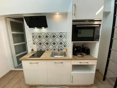 Cuisine ou kitchenette dans l'établissement Studio tout confort, recharge voiture électrique