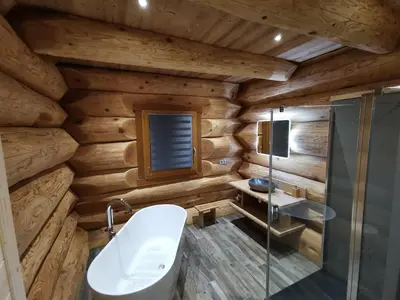 Salle de bains dans l'établissement Chalet 10 pers sauna & SPA La tanière des Vosges
