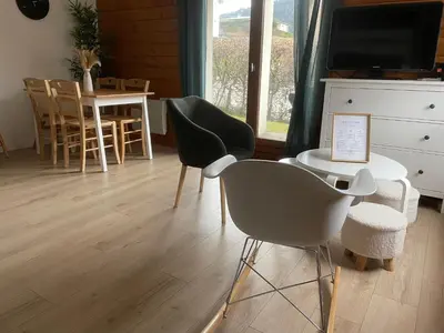 Coin salon dans l'établissement Chalet à Gérardmer - Vue montagne - Calme & Paisible