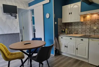 Cuisine ou kitchenette dans l'établissement LE CROSERY Clim Rando Ski BBQ Voie Verte
