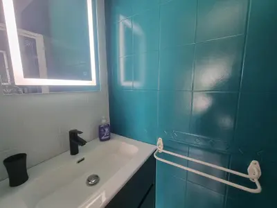 Salle de bains dans l'établissement LE CROSERY Clim Rando Ski BBQ Voie Verte