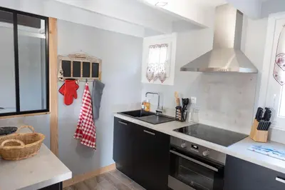 Cuisine ou kitchenette dans l'établissement Chalet : Secteur Gérardmer.