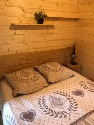 Un ou plusieurs lits dans un hébergement de l'établissement Le chalet de DOMY