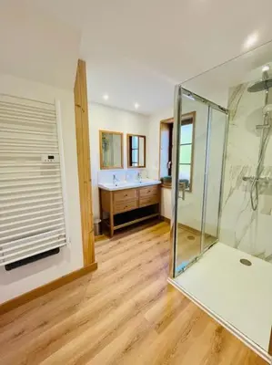 Salle de bains dans l'établissement Appartement La Galerie de Mémé