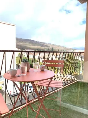 Balcon ou terrasse dans l'établissement Appartement tout équipé proche General Electric