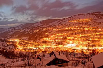 Vue générale sur la montagne ou vue sur la montagne depuis le chalet