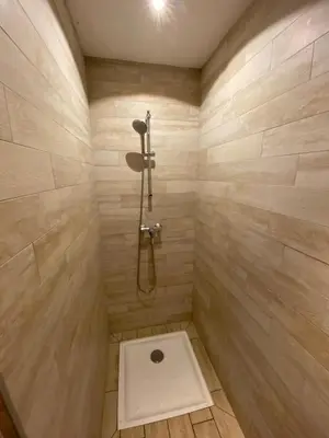 Salle de bains dans l'établissement La Grange des Mios