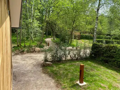 Jardin de l'établissement Vosges Hygge - Chalets Lodges & Spa