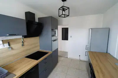 Cuisine ou kitchenette dans l'établissement Agréable et Spacieux Appartement lumineux T4 ALSACE